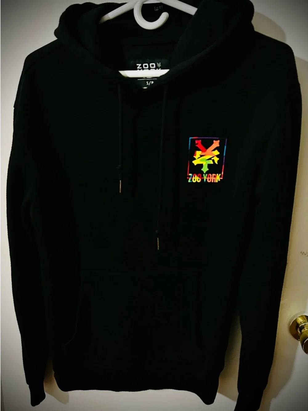 Zoo York Black Hoodie with Vibrant Multicolor Camo Back Print - Picture 2 of 2